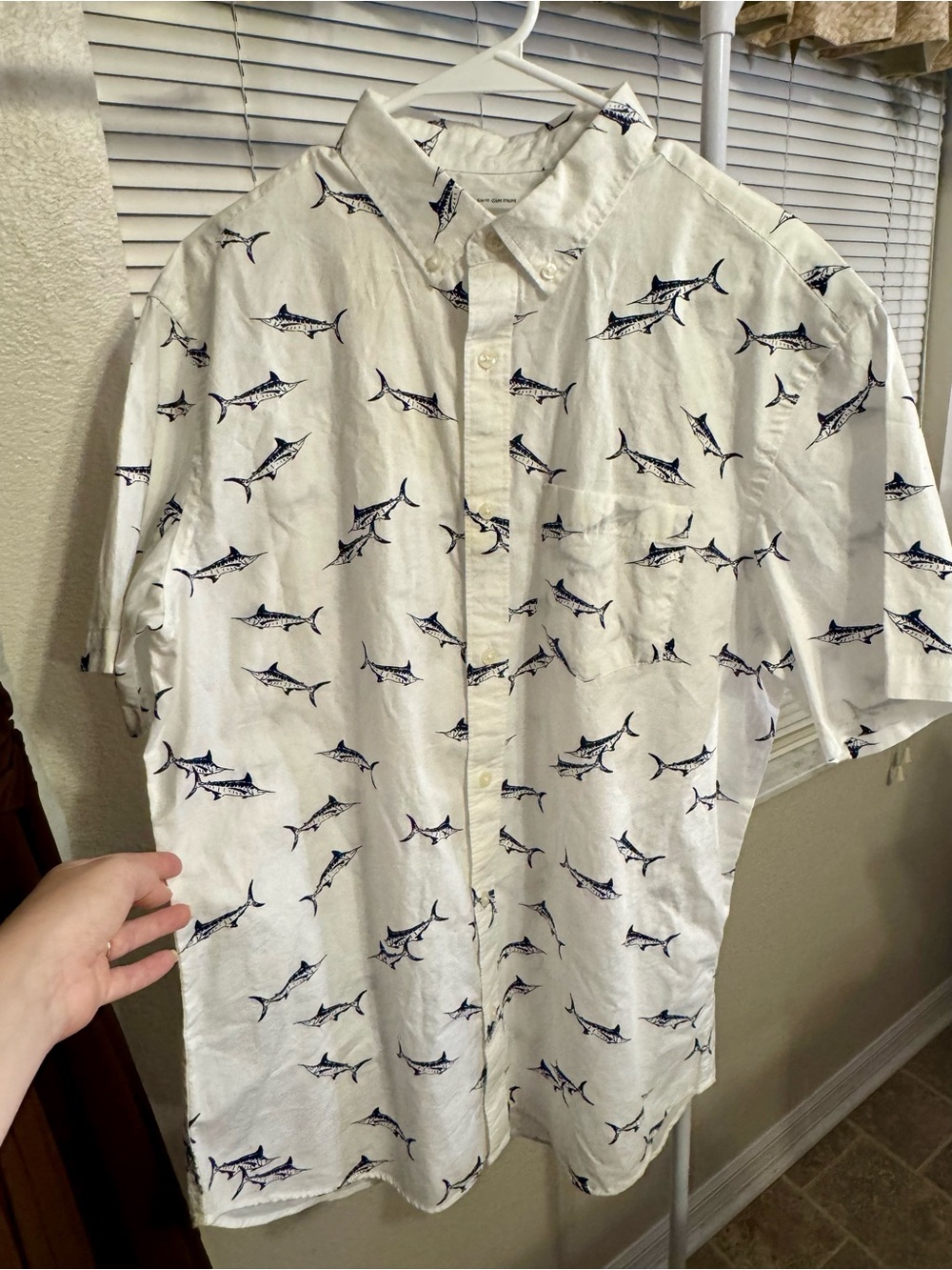 Old Navy White Short-Sleeve Button-Down Shirt with Navy Fish Print- size Large